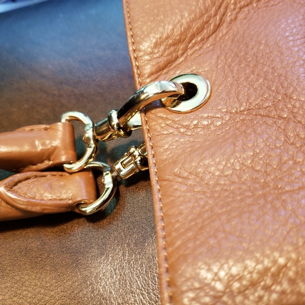 Camel Pebbled Leather Rolled Handle Shoulder bag - Picture 4 of 16